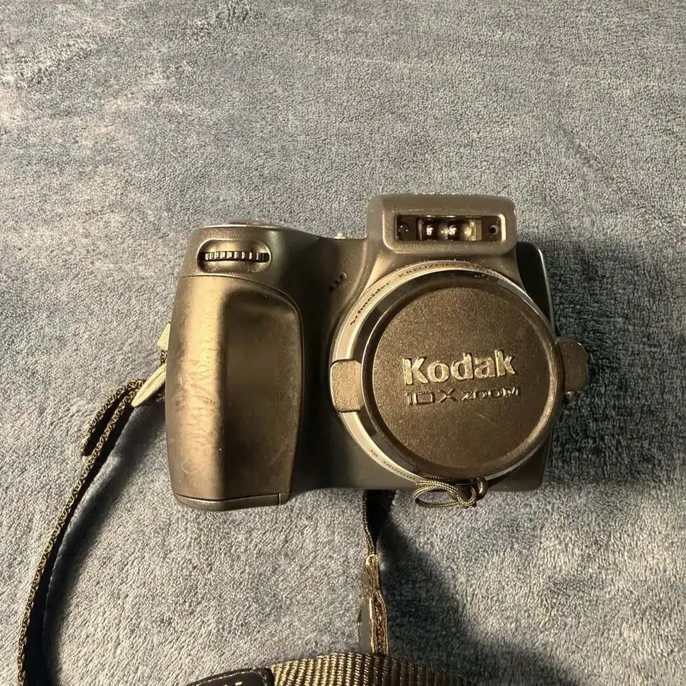Kodak EasyShare DX6490 4.0 MP Digital Camera with Case Logic Case and Charger